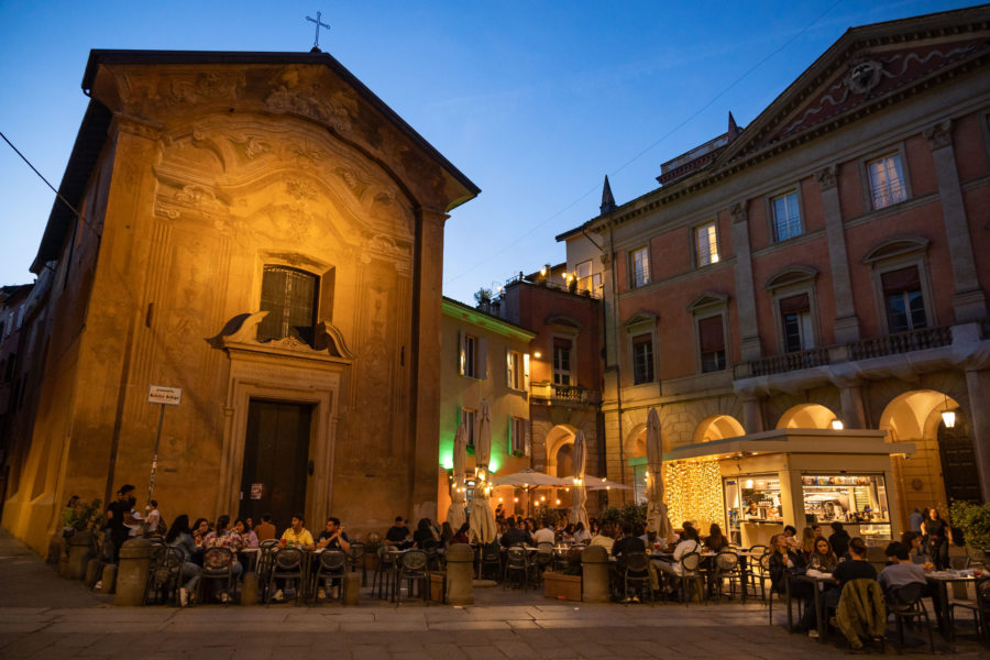 Ville de Bologne de nuit, Italie