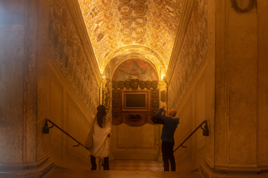 Visite du palais archiginassio à Bologne en Italie